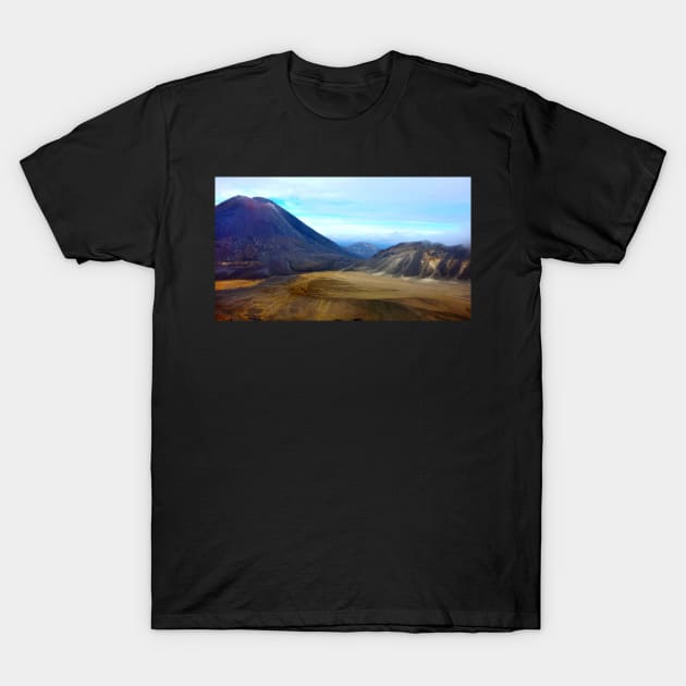 Nouvelle Zélande - volcan Tongariro T-Shirt by franck380